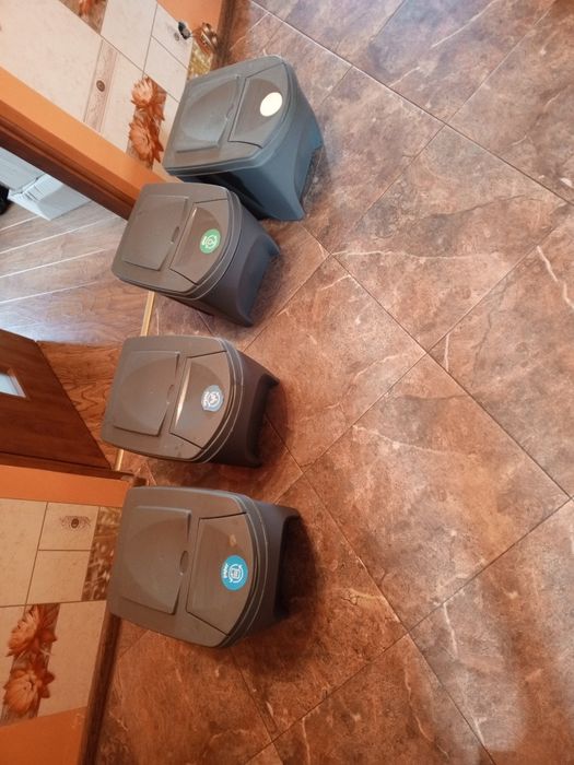 Zestaw 4 pojemników zbiorczych do segregowania odpadów SORTIBOX