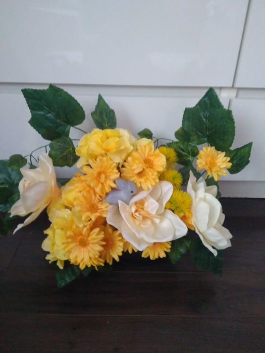 Kompozycja na cmentarz obciążona