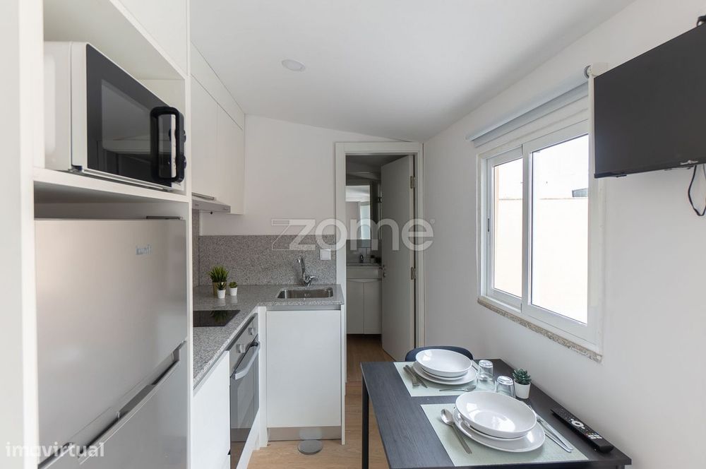 Conjunto de 3 casas independentes em Canelas