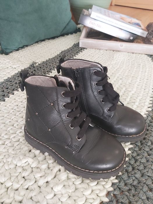Botas menina tamanho 25 da chicco