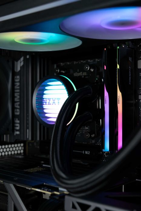 PC Ryzen 7 9700X/RTX 5080/32GB DDR5/2TB