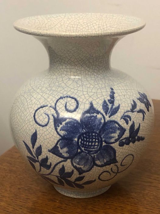 Ваза старовинна в стилі Делфт.
