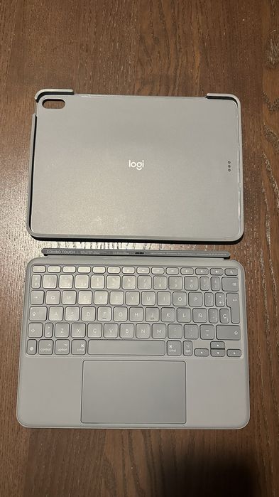 Logitech Combo Touch iPad Air 11” (5ª geração)