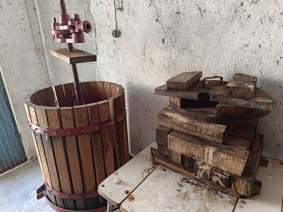 Prensa de Vinho Manual Tradicional