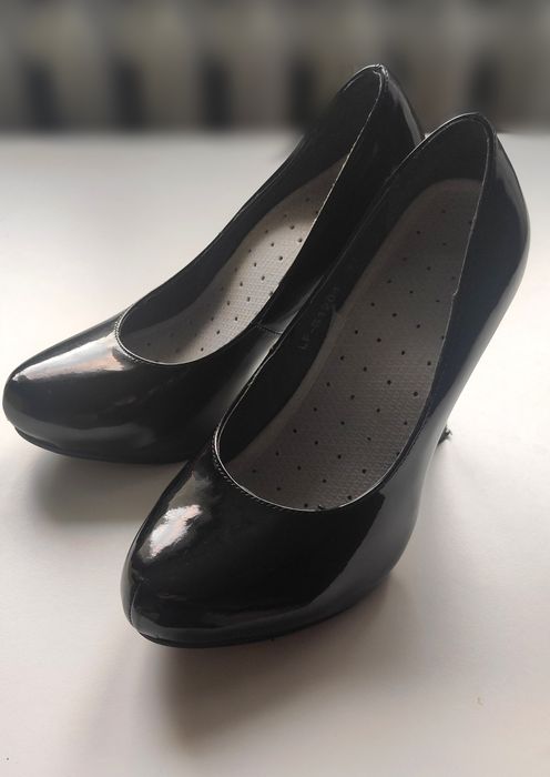 Czarne szpilki lakierowane rozmiar 37