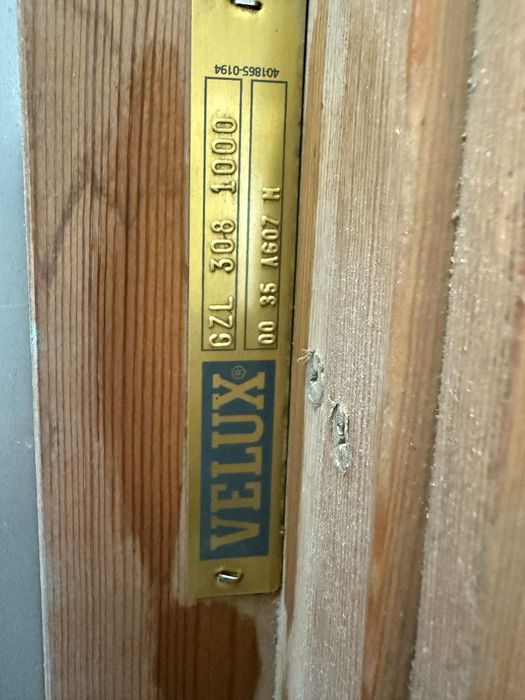 Żaluzja solarna do okna velux