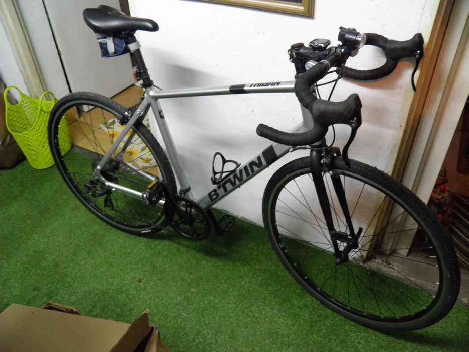 rower szosowy B TWIN Triban 100