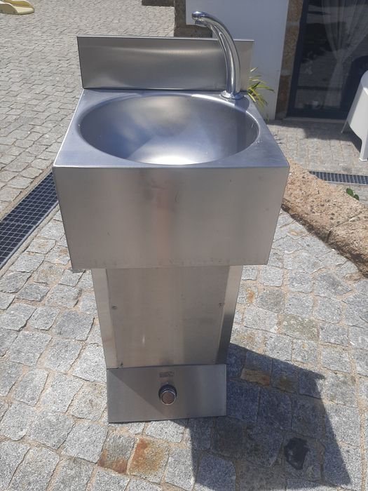 Lavatorio inox com pedal