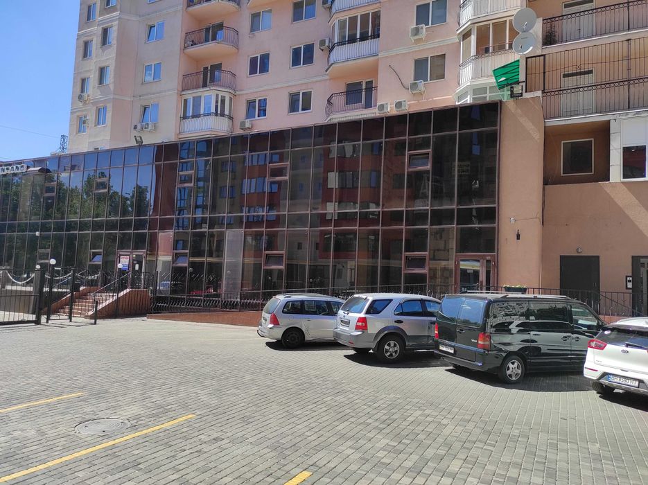 Продам фасадное помещение на Малиновского. 340 м2