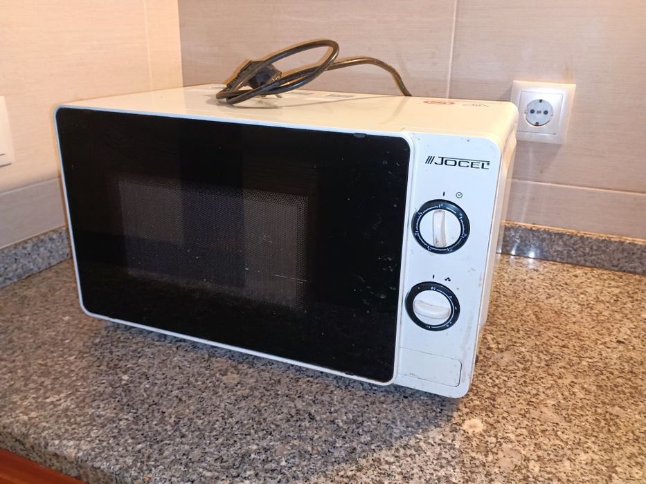 Microondas marca JOCEL capacidade 20 litros a funcionar perfeitamente