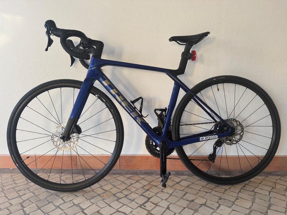 Trek Madone SL5 Gen 8 Carbono Shimano 105