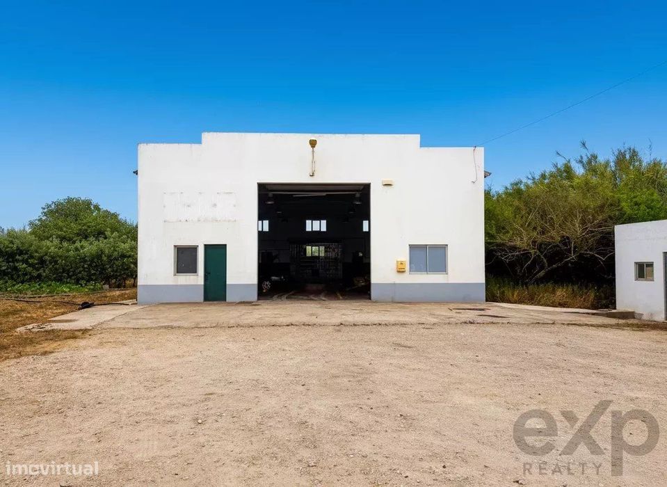 Armazém Industrial em Excelente Estado – Atouguia da Baleia