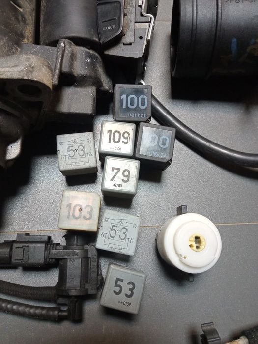 VW Bora Golf 4 1.9 TDI alternator rozrusznik lusterko pompka panel