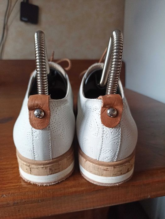 Жіночі білі весільні туфлі на шнурівці JHAY шкіра Іспанія 39,5 р 26 см