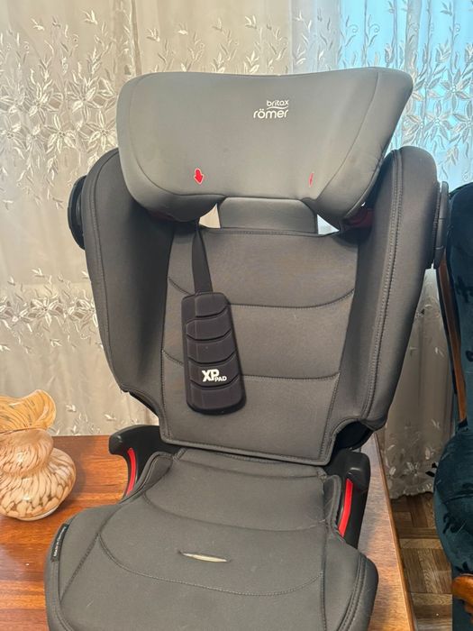 Продам детское автокресло 4-12 лет ребенка Britax Römer 15-36 kg