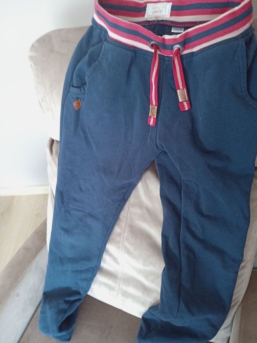 Spodnie dresowe dla dziewczynki r. 134/140