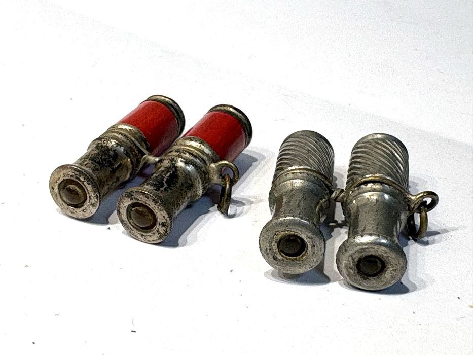 Lindos antigos pendentes de binóculos miniaturas dos anos 1950