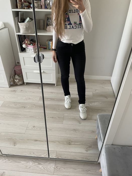 Jak nowe czarne klasyczne jeansy skinny fit
