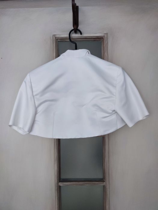 Krótkie białe satynowe bolerko ślubne narzutka z krótkim rękawem S 36