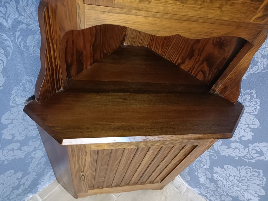 Skandynawska narożna witrynka vintage w bdb stanie