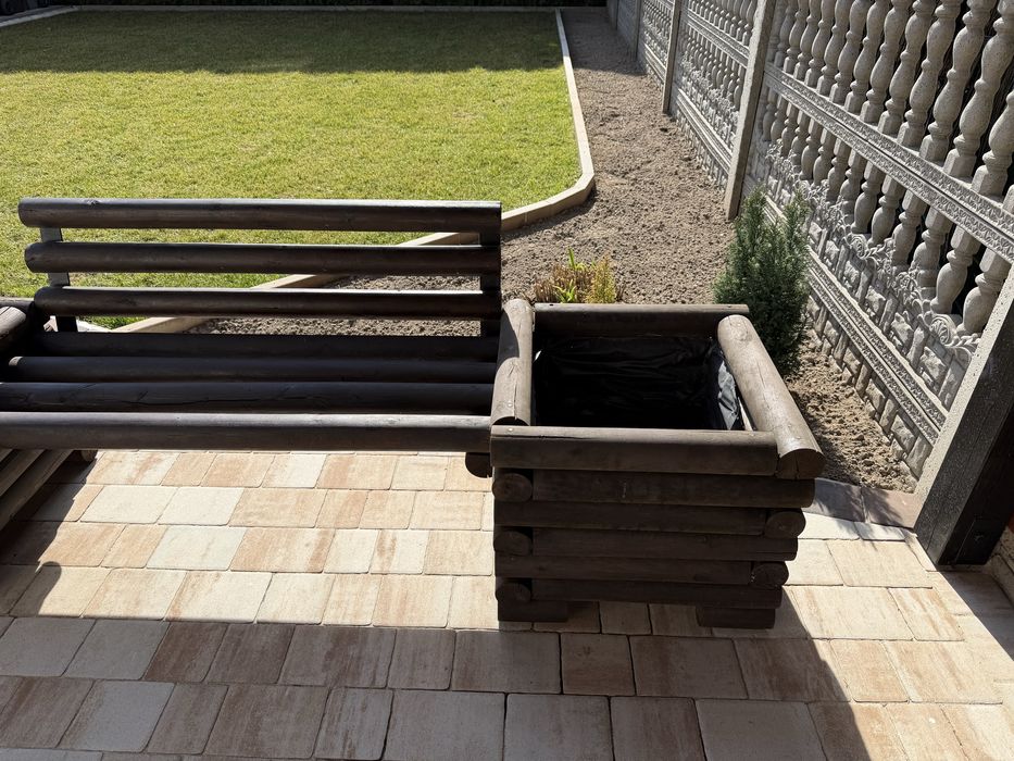 Ławka ogrodowa z donicami