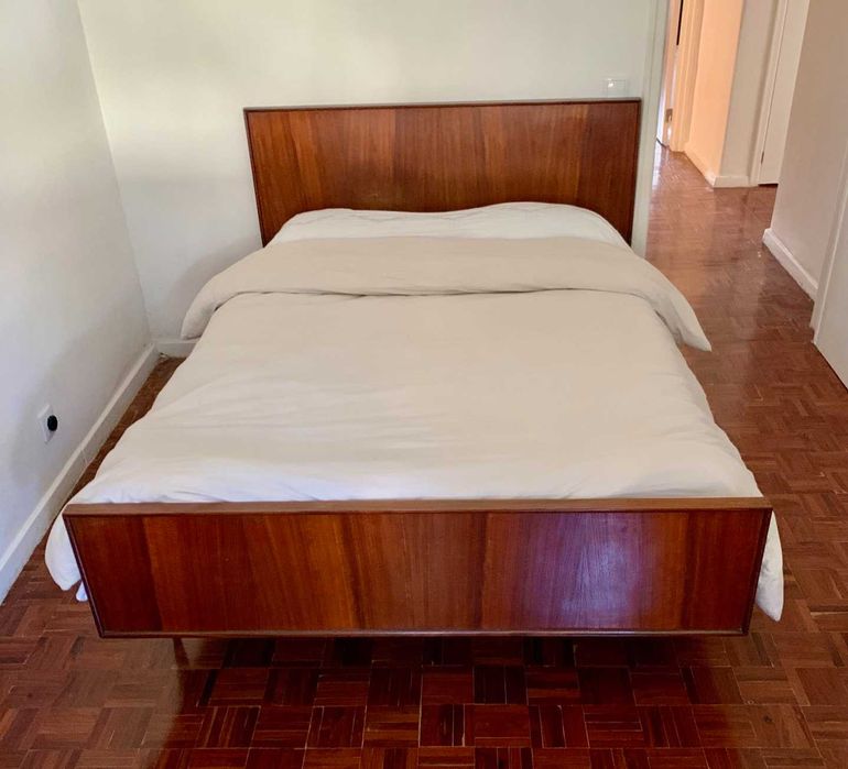 Cama da marca Olaio e colchão Molaflex