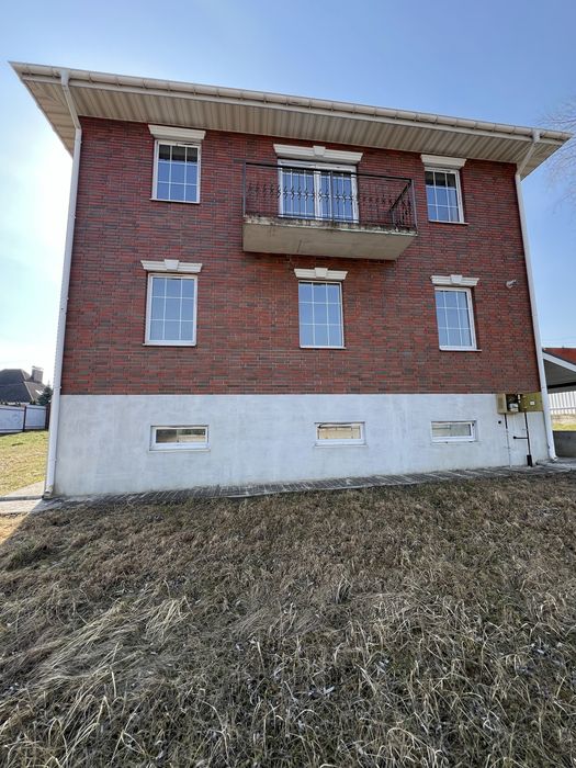 Продаж будинку 200м2 з підвалом на великій ділянці 10 сотках в Бобриці