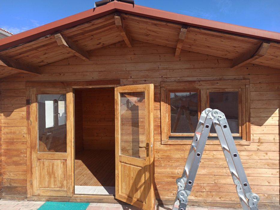 Casa de madeira com 20m2(5m por 4m) com AC e electricidade