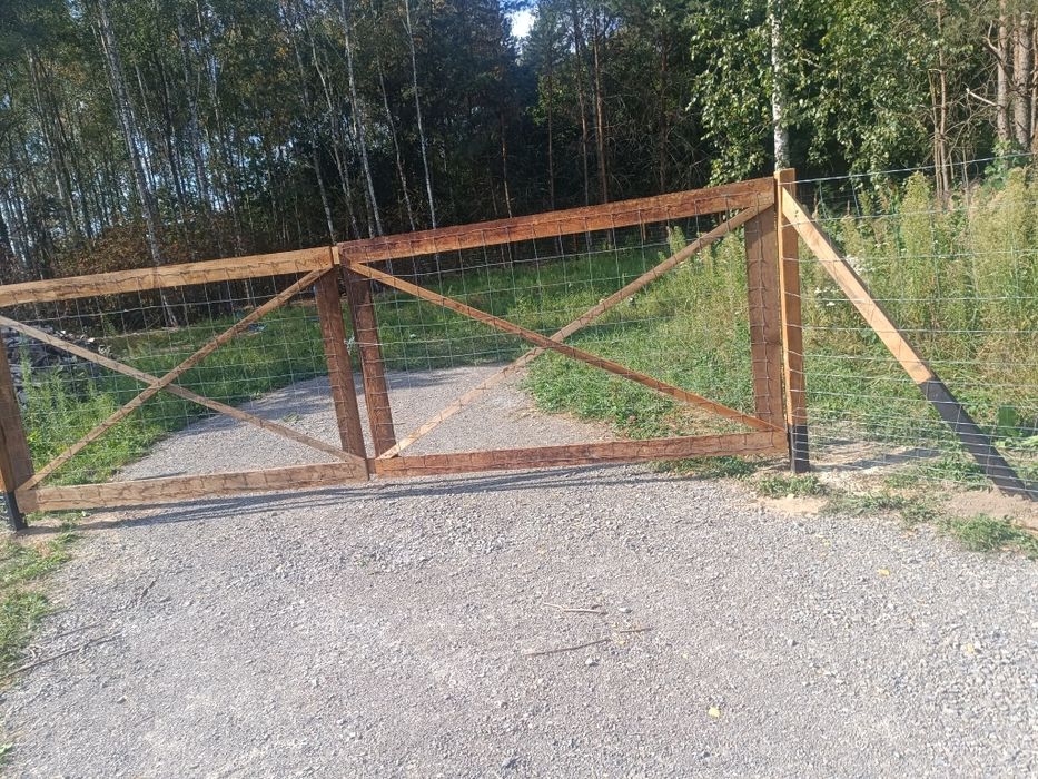 Ogrodzenia tymczasowe siatka leśna słupek betonowy drewniany montaż