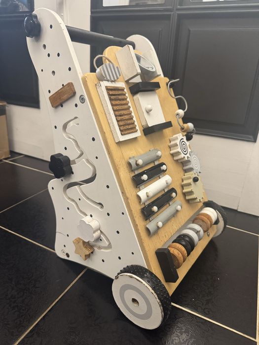 Pchacz drewniany, tablica montesorri