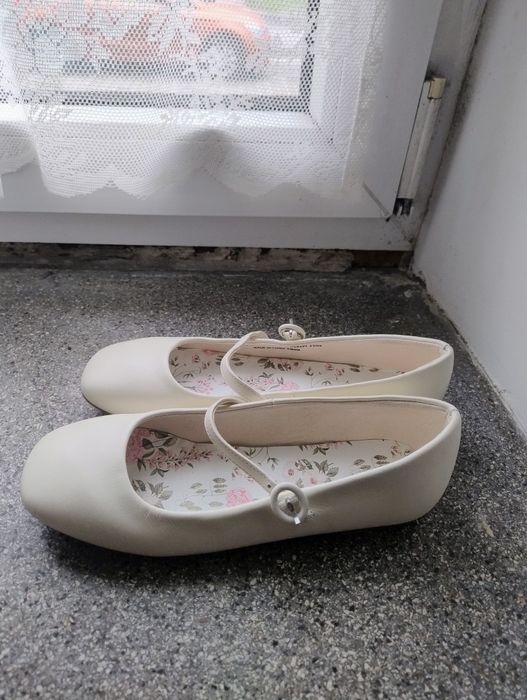 Next, baleriny z zapięciem, rozmiar 34,5. Buty komunijne.