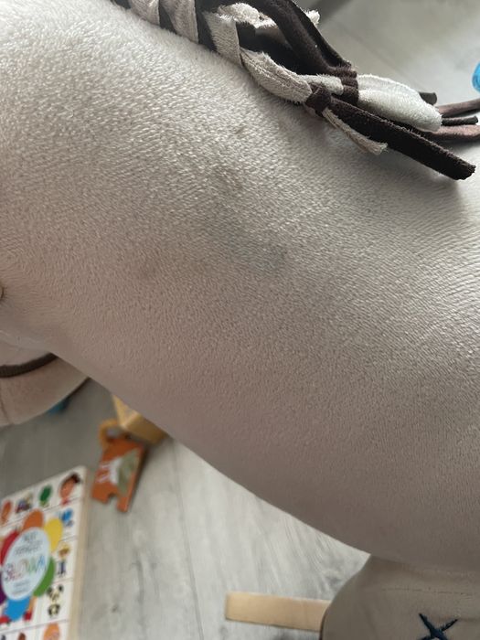 B toys konik na biegunach koń pluszowy bujak dla dziecka