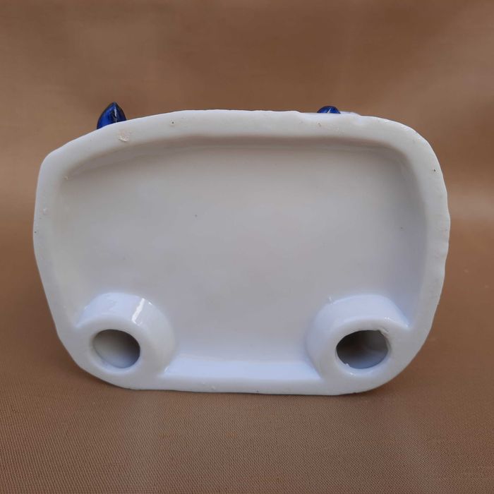 Estatuetas de porcelana. Primeiro beijo.