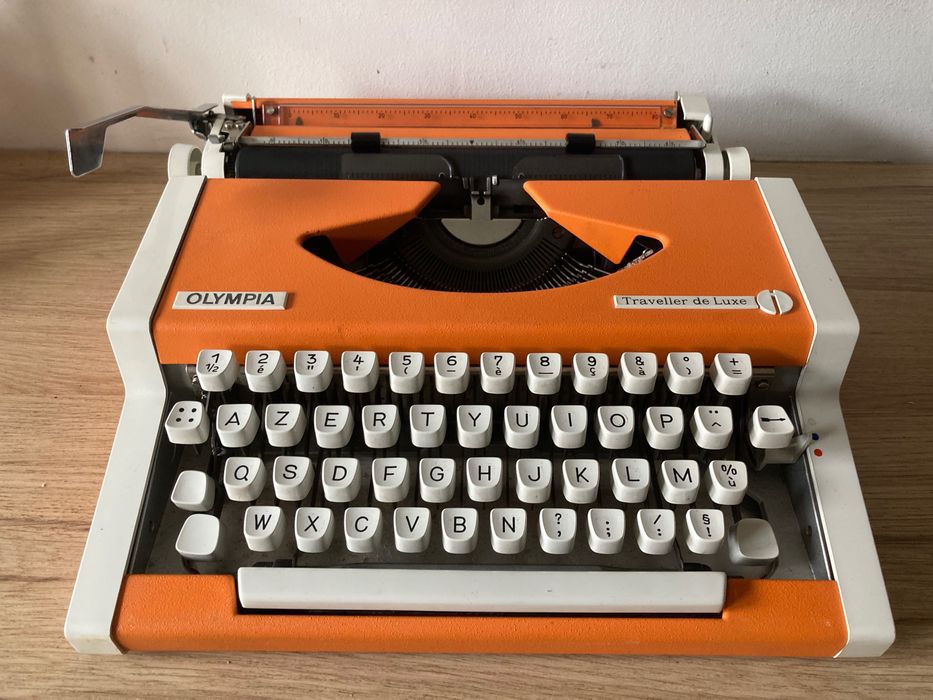 Máquina de escrever ***  Olympia