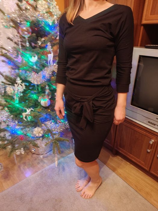Czarna sukienka midi