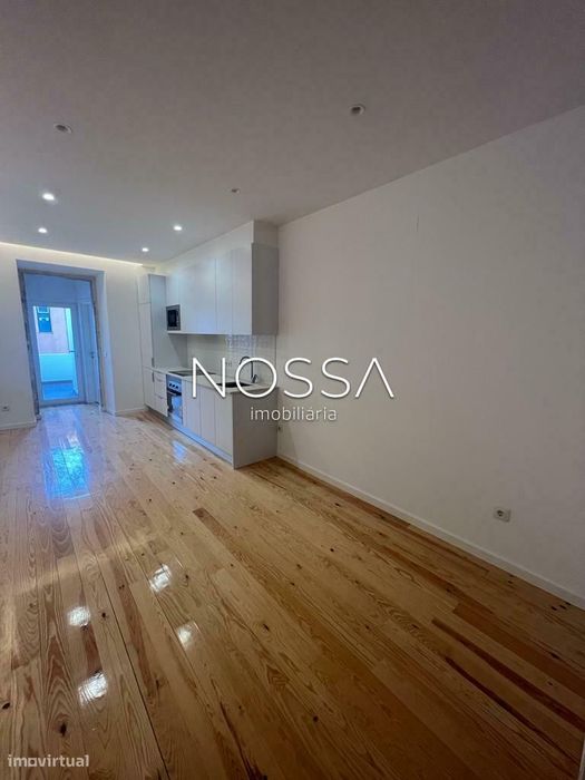 Apartamento com logradouro para Arrendar na Penha de França
