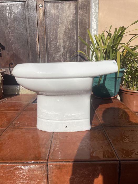 Bidé praticamente novo