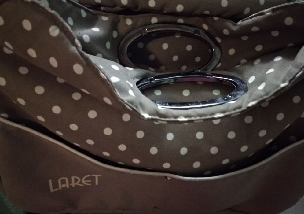 Продам коляску Laret 2 в 1 (зима-лето) бежевая в белый горошек.