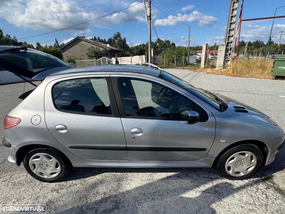 Peugeot 206 1.1 com Ar Condicionado e IUC e inspeção em dia