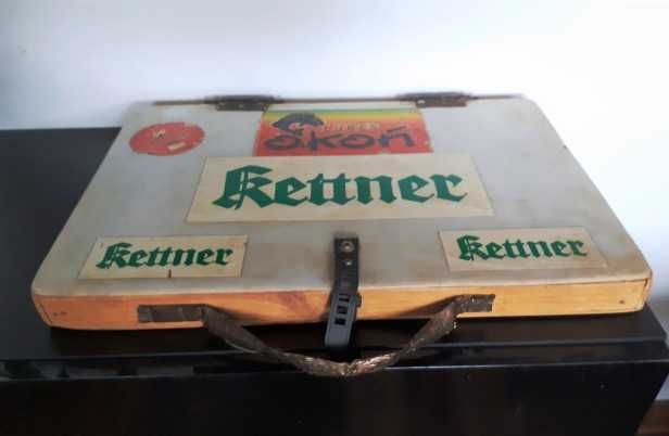 Pudełko drewniane na przynęty.