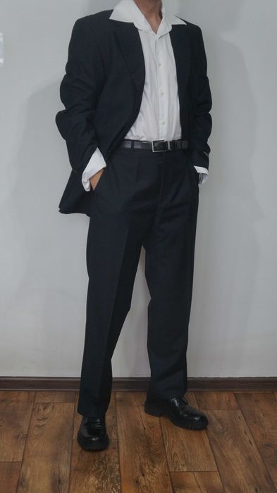 Luksusowy Garnitur Giorgio Armani 100% Wełna Granat Rozmiar 50