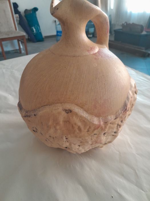 Ânfora ou bilha de barro não vidrado (antigo)