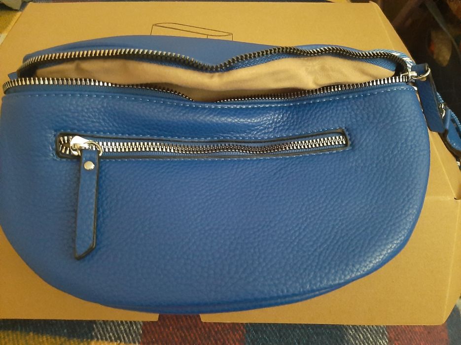 Mala/Pochete NOVA, de ombro, em Azul Real