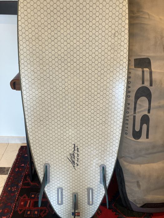 Super compra: Prancha surf  Libtech 5’8 , leash, saco, 3 fins