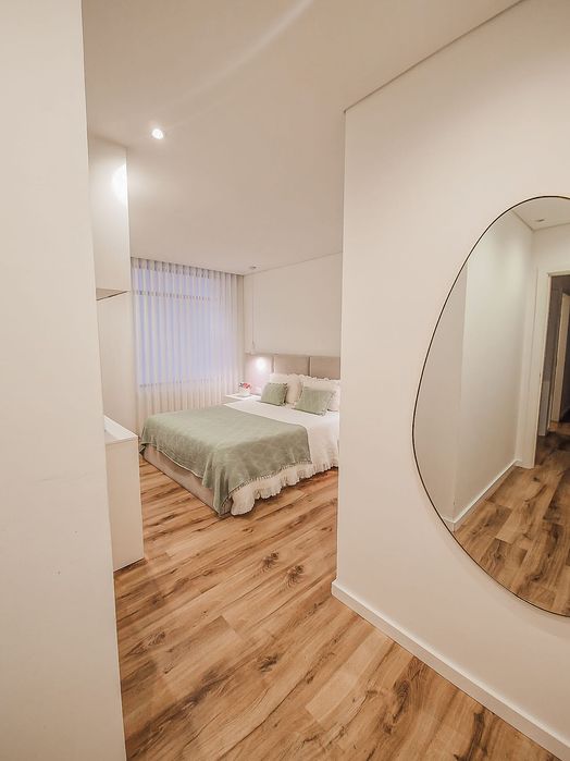 Apartamento/ Loja T2 vista mar, a 30 metros da marginal