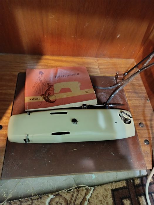 Швейная машина Veritas на ножном и электроприводе