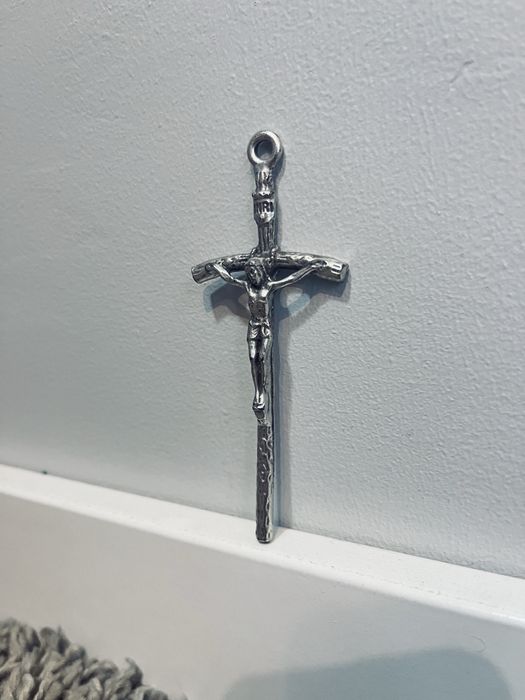 Srebrny krzyz krzyzyk krycyfiks jezus
