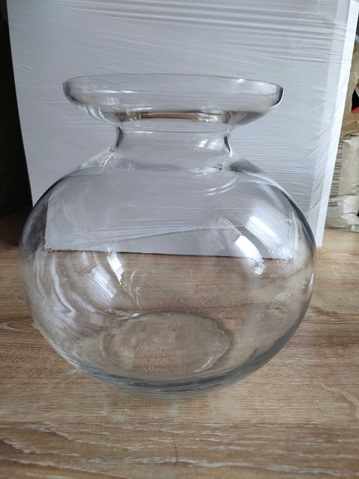 Szklany wazon kula