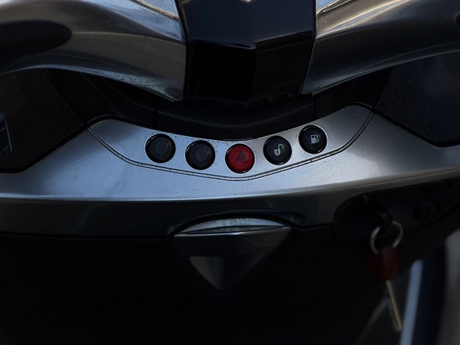 PIAGGIO X10 350 - Impecável!
