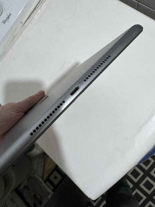 Apple Ipad 6 32GB wifi версія